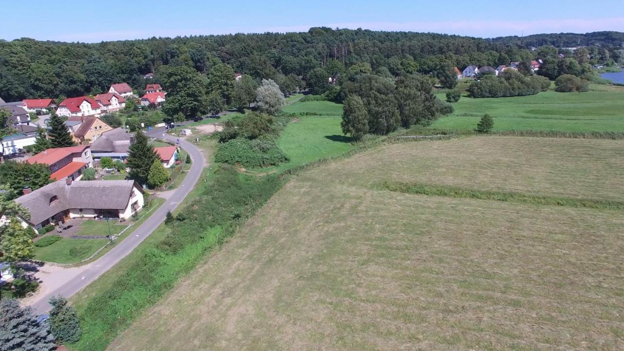 Wg Bernstein - Reetdachhaus - Ruhe Und Seeblick Зеллин Экстерьер фото